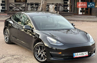 Седан Tesla Model 3 2021 в Киеве