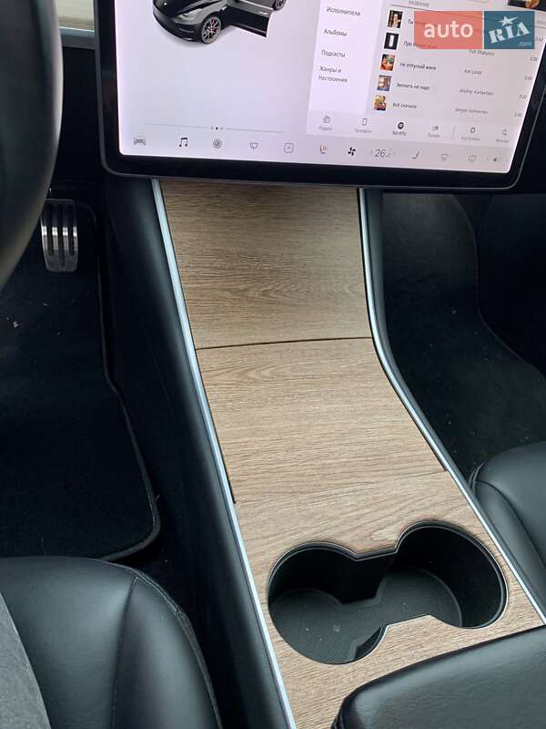 Седан Tesla Model 3 2018 в Броварах