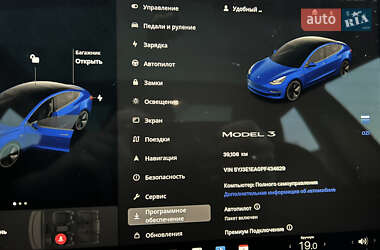Седан Tesla Model 3 2022 в 