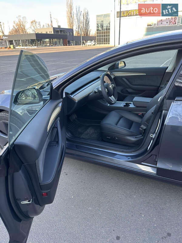 Седан Tesla Model 3 2023 в Одесі