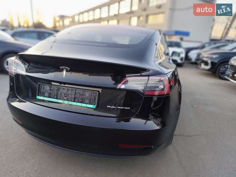 Седан Tesla Model 3 2019 в Києві