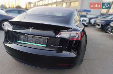 Седан Tesla Model 3 2019 в 