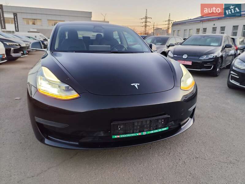 Седан Tesla Model 3 2019 в Києві