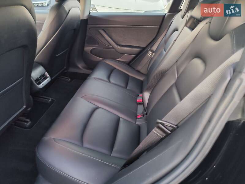 Седан Tesla Model 3 2019 в Києві
