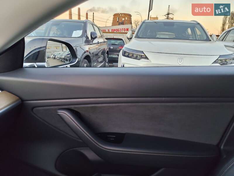 Седан Tesla Model 3 2019 в Києві