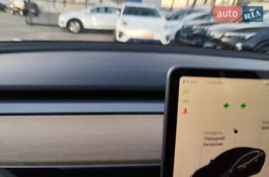 Седан Tesla Model 3 2019 в 