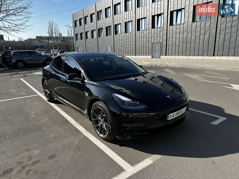 Седан Tesla Model 3 2021 в Києві