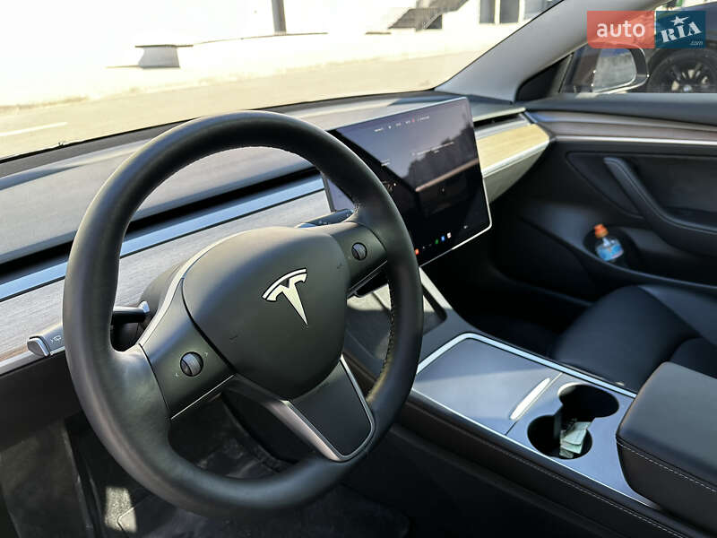 Седан Tesla Model 3 2021 в Києві