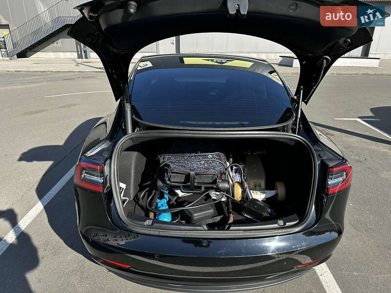 Седан Tesla Model 3 2021 в Києві