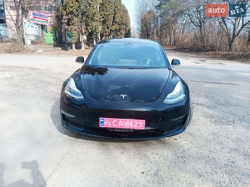 Седан Tesla Model 3 2019 в Львове