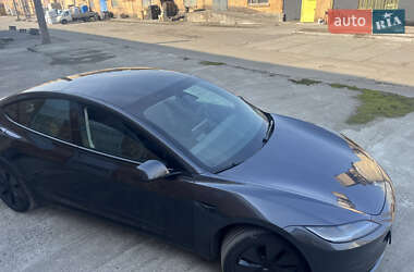 Седан Tesla Model 3 2024 в 