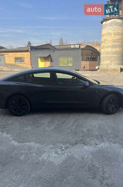 Седан Tesla Model 3 2024 в 
