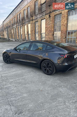 Седан Tesla Model 3 2024 в 