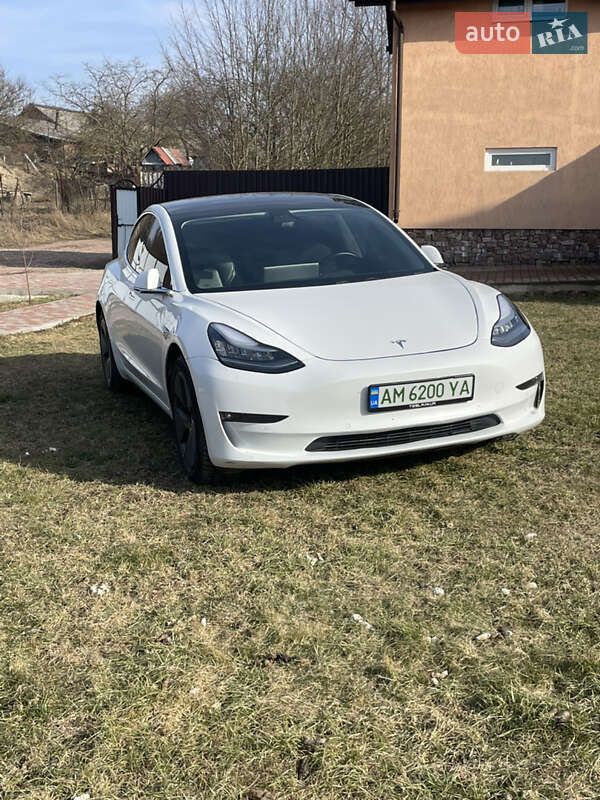 Седан Tesla Model 3 2019 в Житомирі