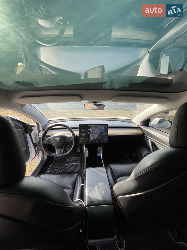 Седан Tesla Model 3 2019 в Житомирі
