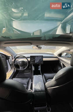 Седан Tesla Model 3 2019 в 