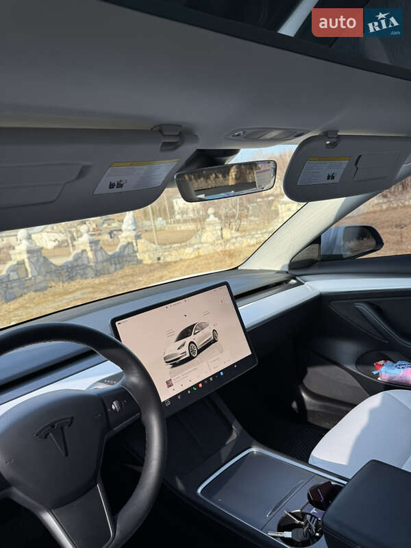 Седан Tesla Model 3 2022 в Чорткові