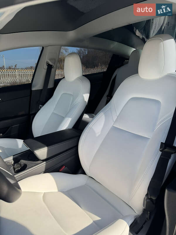 Седан Tesla Model 3 2022 в Чорткові