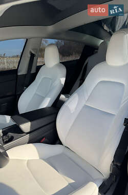 Седан Tesla Model 3 2022 в 