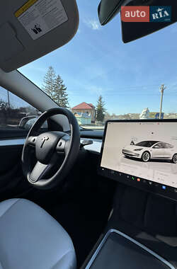 Седан Tesla Model 3 2022 в 