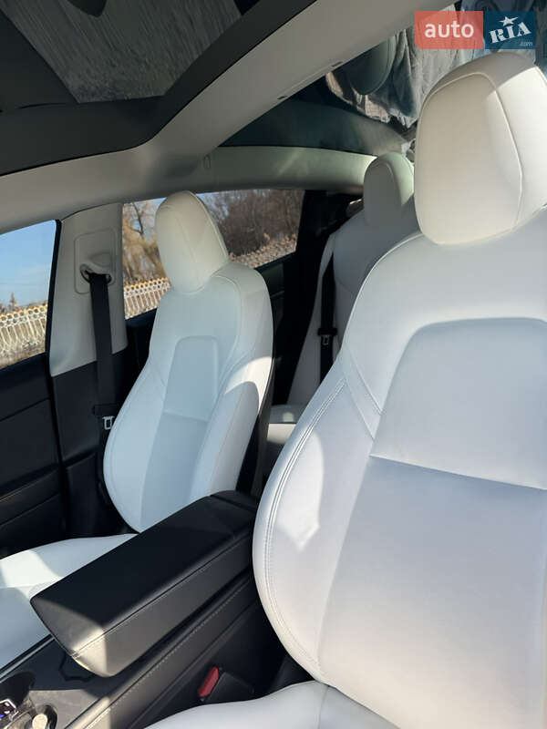 Седан Tesla Model 3 2022 в Чорткові