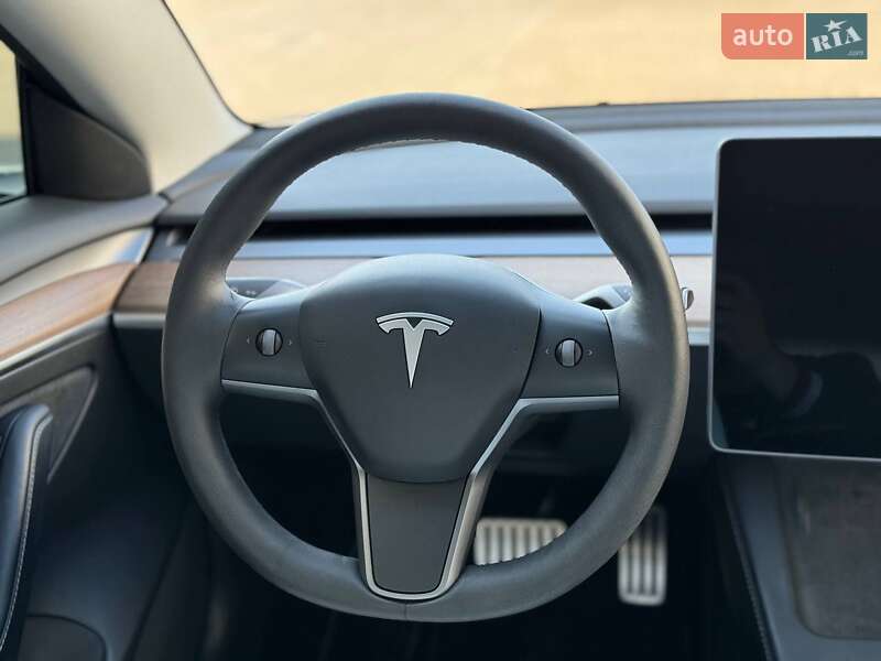 Седан Tesla Model 3 2022 в Луцке