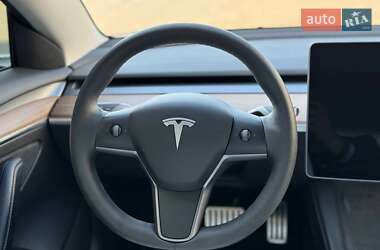 Седан Tesla Model 3 2022 в 