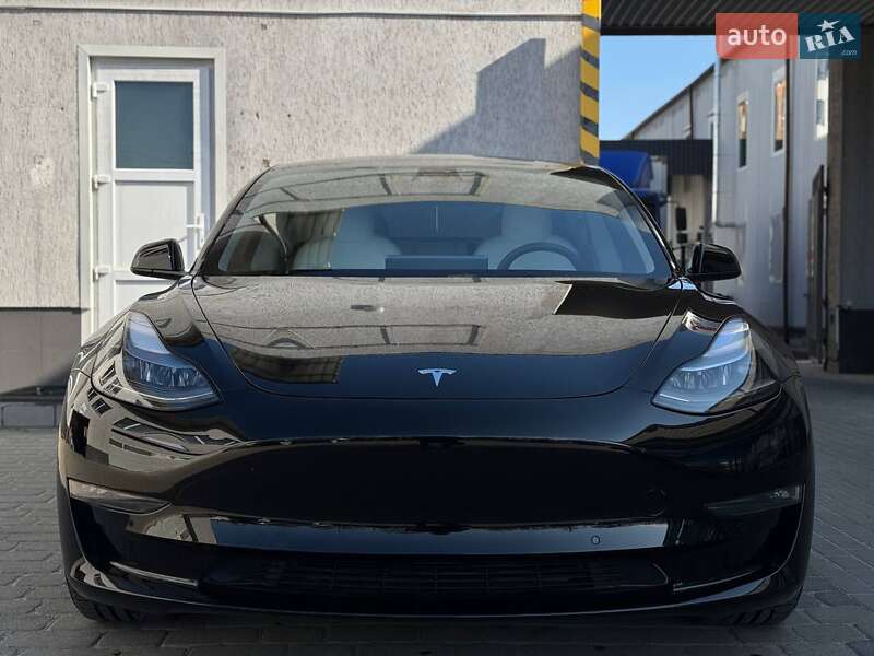 Седан Tesla Model 3 2022 в Луцке