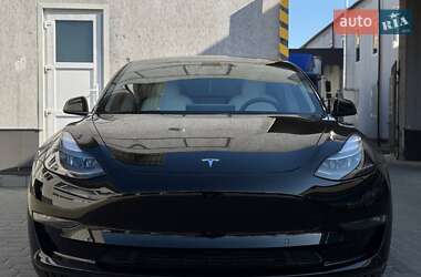 Седан Tesla Model 3 2022 в 