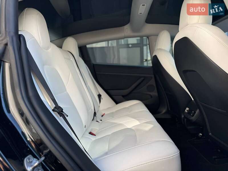 Седан Tesla Model 3 2022 в Луцке