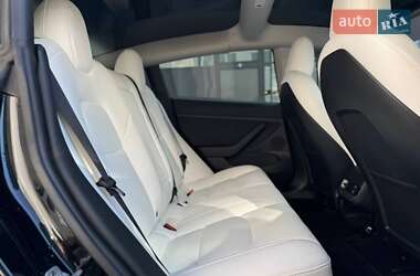 Седан Tesla Model 3 2022 в 
