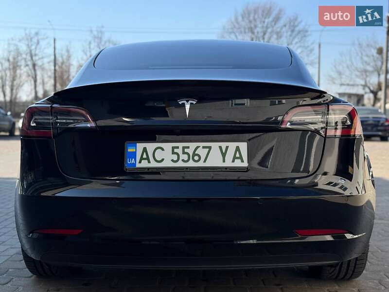 Седан Tesla Model 3 2022 в Луцке
