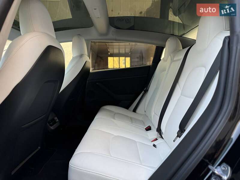Седан Tesla Model 3 2022 в Луцке