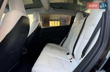 Седан Tesla Model 3 2022 в 
