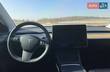 Седан Tesla Model 3 2021 в 