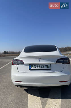 Седан Tesla Model 3 2021 в 