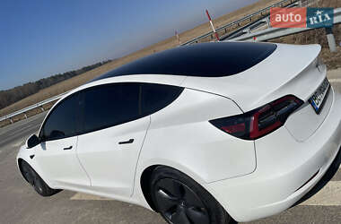 Седан Tesla Model 3 2021 в 