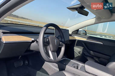 Седан Tesla Model 3 2021 в 