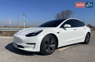Седан Tesla Model 3 2021 в 