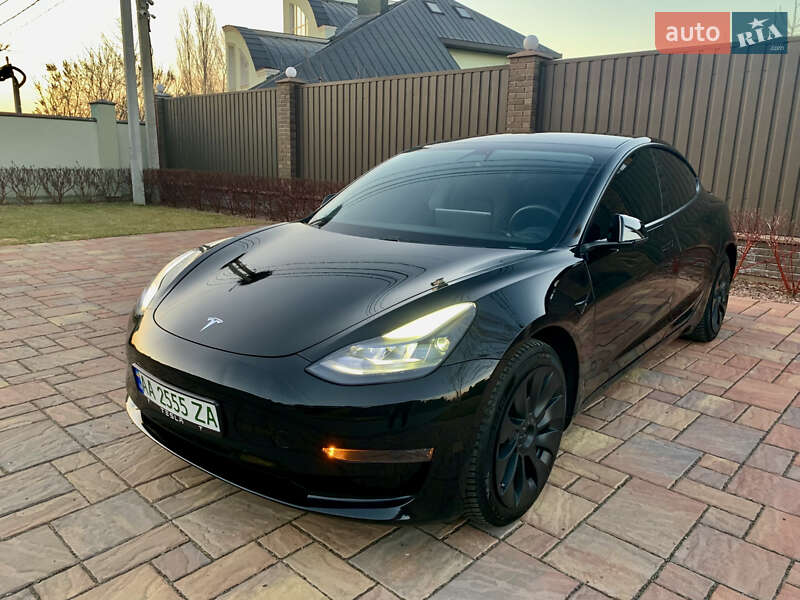 Седан Tesla Model 3 2021 в Киеве