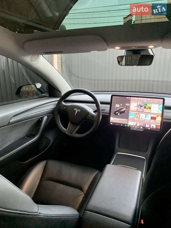 Седан Tesla Model 3 2021 в Киеве