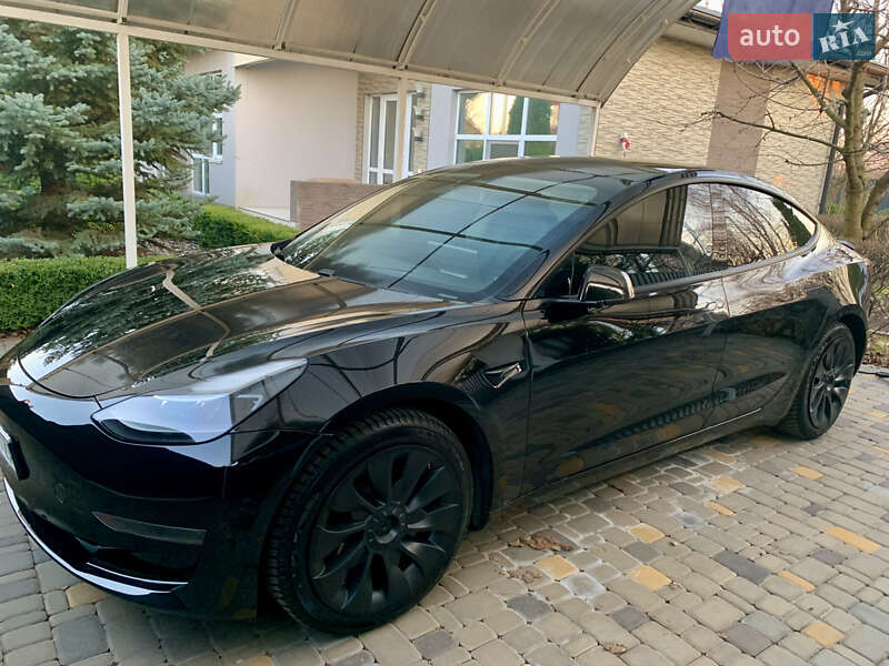 Седан Tesla Model 3 2021 в Киеве