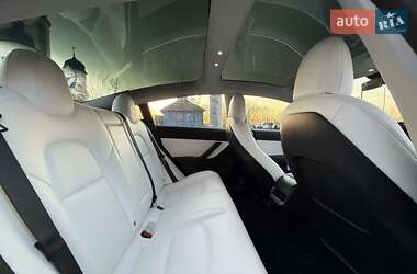 Седан Tesla Model 3 2018 в Чернівцях