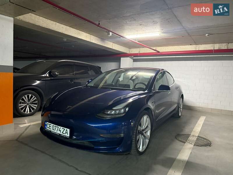 Седан Tesla Model 3 2018 в Черновцах