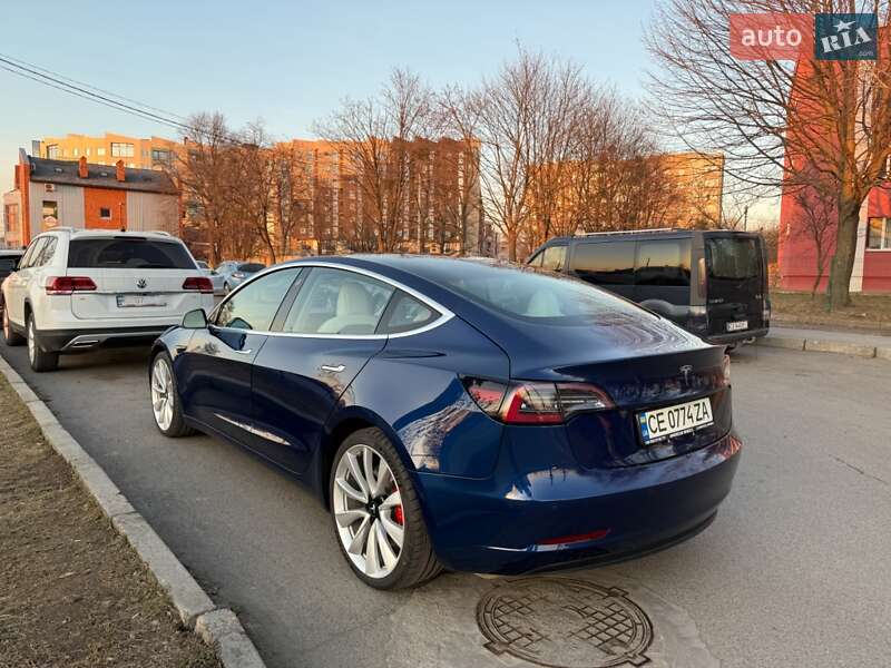 Седан Tesla Model 3 2018 в Черновцах