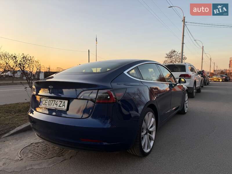 Седан Tesla Model 3 2018 в Черновцах
