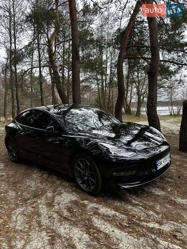 Седан Tesla Model 3 2020 в Нововолынске