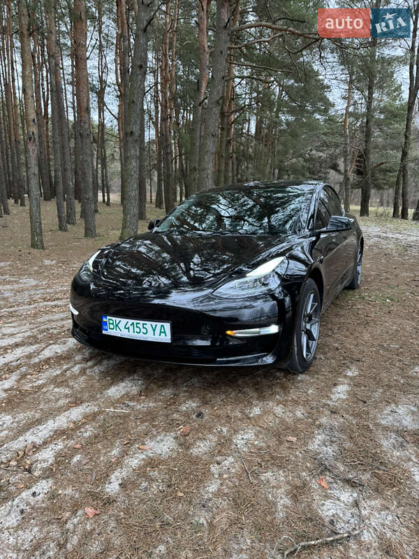Седан Tesla Model 3 2020 в Нововолынске