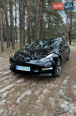 Седан Tesla Model 3 2020 в 