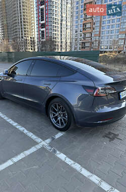 Седан Tesla Model 3 2022 в 